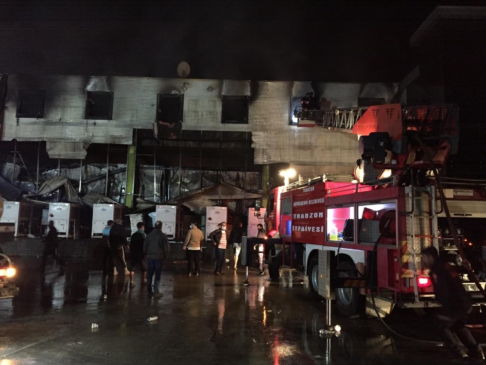 Trabzon’da balık fabrikasının soğuk hava deposunda çıkan yangın söndürüldü 