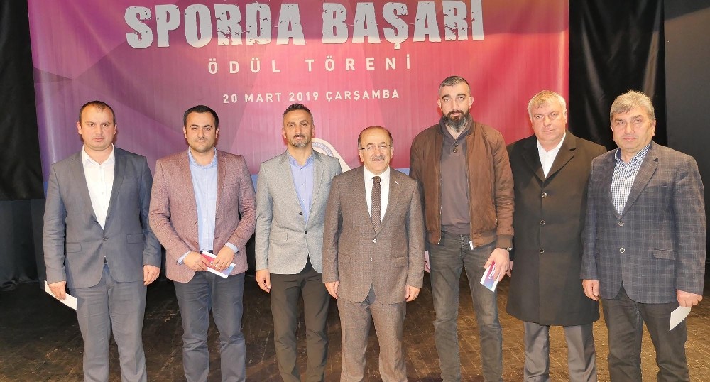 Trabzon’da başarılı sporcu ve spor kulüplerine 234 bin TL ödül verildi 