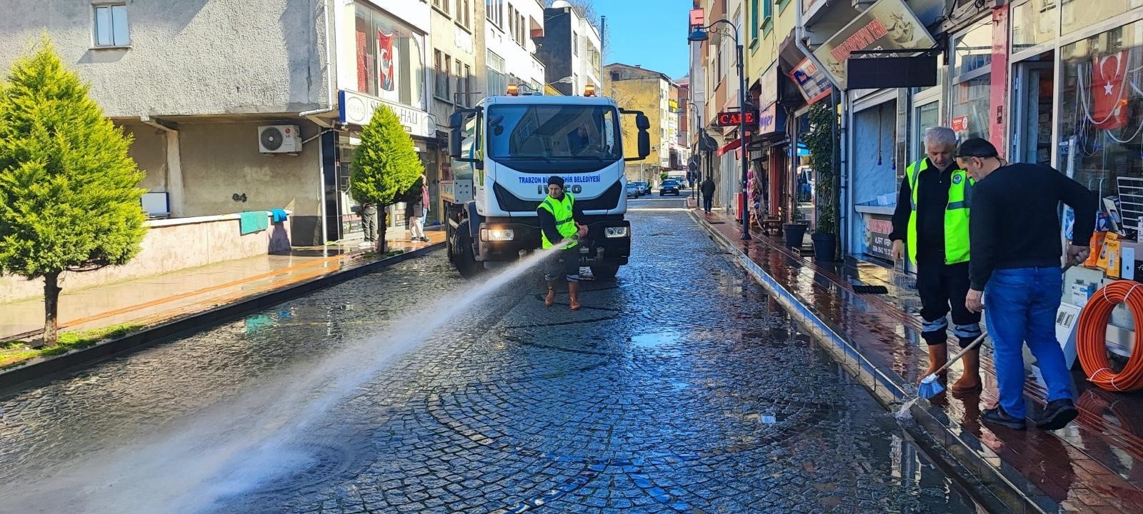 Trabzon’da Bayram Temizliği: Şehir Köşe Bucak Yıkandı