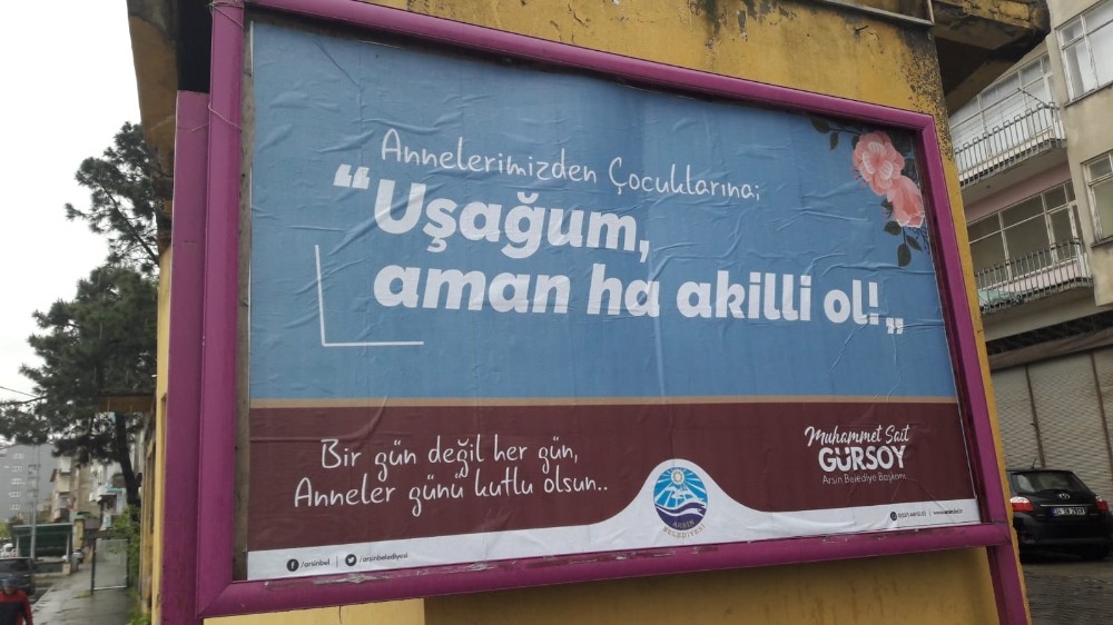 Trabzon’da bilboardlara dikkat çeken Anneler Günü mesajları 
