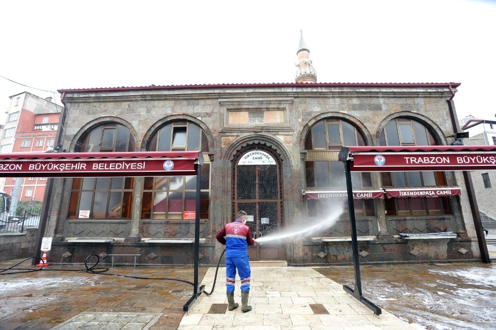 Trabzon’da Cuma namazı kılınacak yerler belli oldu 
