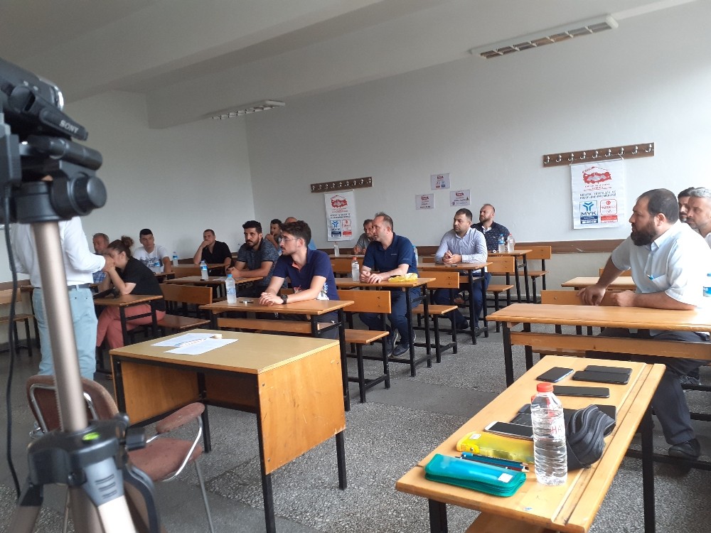 Trabzon’da emlakçı ve emlakçı adayları kameralı sınavda terledi 
