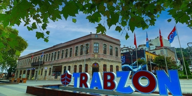 Trabzon'da fırtına, zor anlar yaşattı