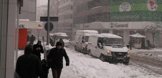 Trabzon’da kar kalınlığı neredeyse 1 metre oldu!