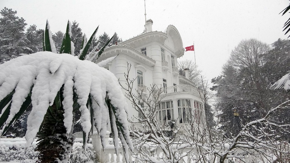 Trabzon’da kar yağışı etkisini sürdürüyor 