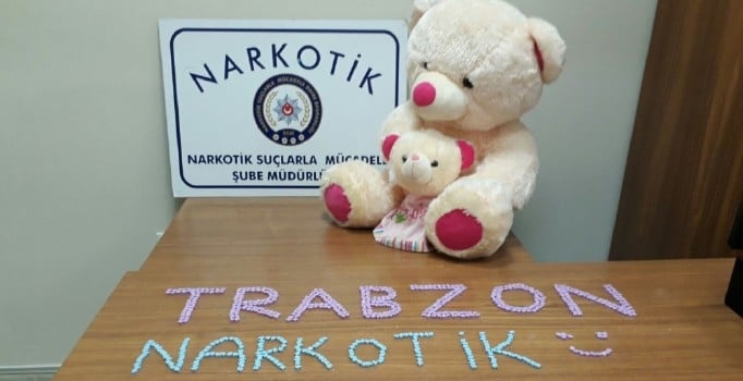 Trabzon'da kargoyla gönderilen oyuncak ayı içinde 990 ekstasy