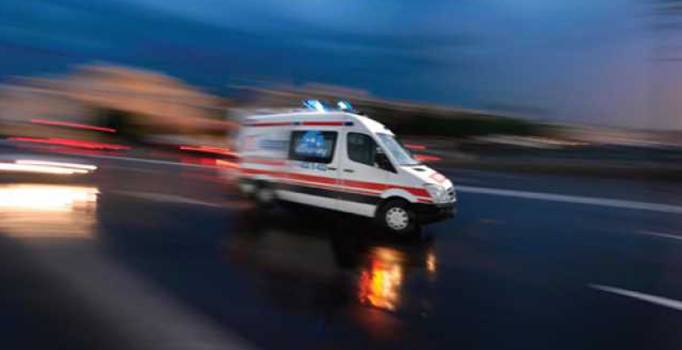 Trabzon'da otomobil dere yatağına devrildi: 3 ölü, 1 yaralı