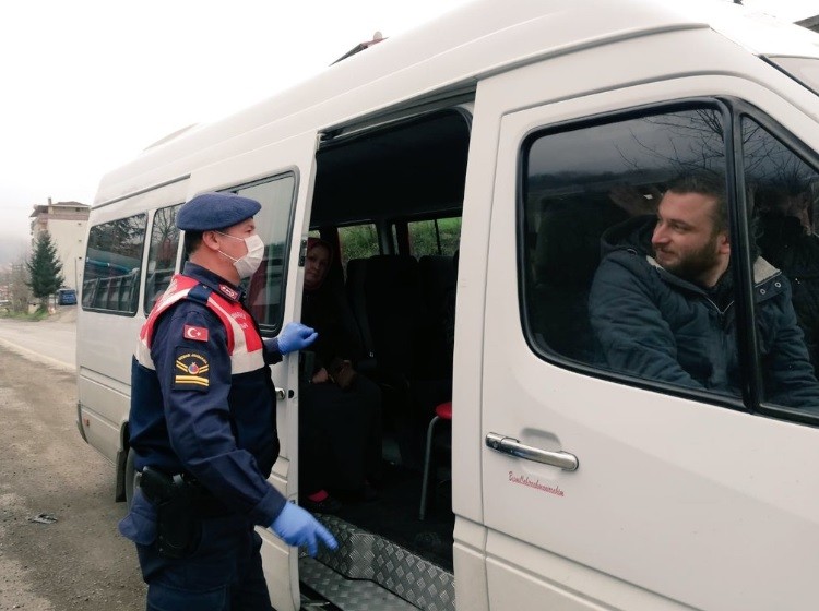 Trabzon’da polis ve jandarma ekipleri Fatma Nene, Ayşe Teyze, Mustafa Amca ve İsmail Dede’nin yanında 