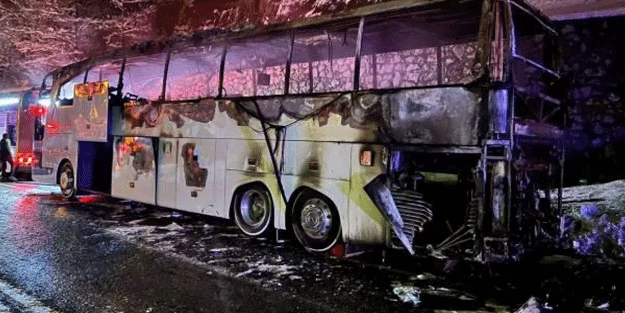 Trabzon'da polisleri taşıyan otobüs yandı