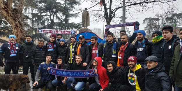 Trabzon'da tarihi görüntüler! Maçtan öteye geçen anlar...