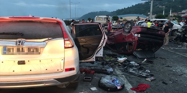 Zincirleme trafik kazası: 3 ölü, 7 yaralı