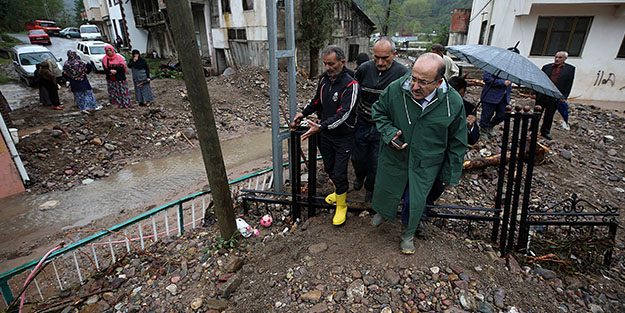 Trabzon'daki sel günlük hayatı etkiledi
