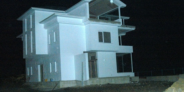 Trabzon'da istinat duvarı çöktü