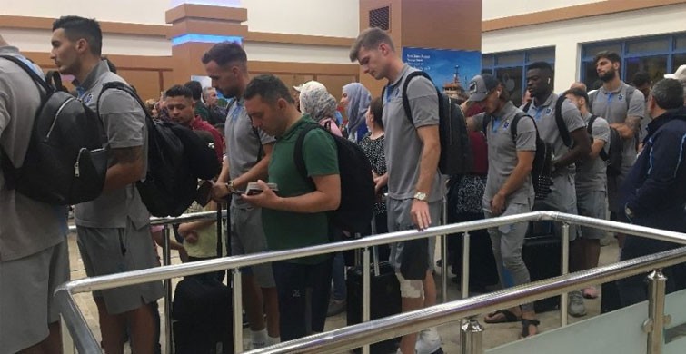Trabzonspor, AEK maçından sonra yurda döndü