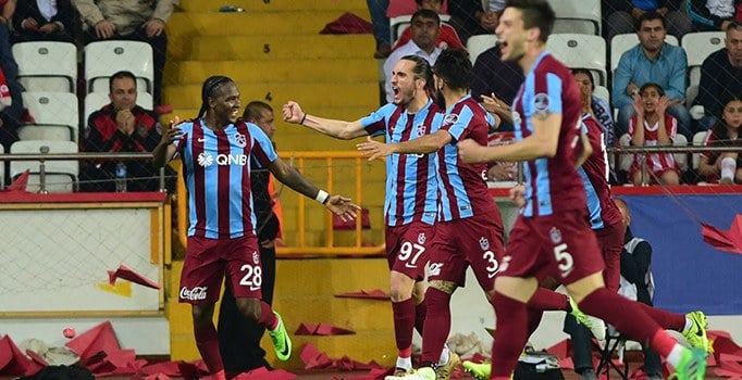 Trabzonspor deplasmanda Antalyaspor'u 3-0 mağlup etti