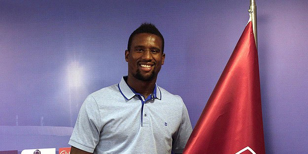Bir imzada Trabzonspor'dan