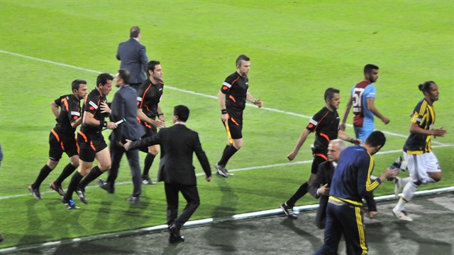 Trabzonspor- Fenerbahçe maçı tatil edildi