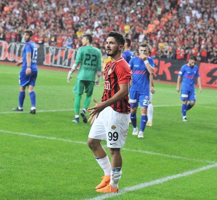 Trabzonspor ile anlaşan Fıratcan Üzüm, Eskişehirspor ile vedalaştı 