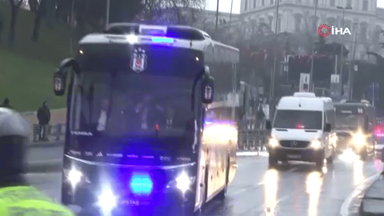 Trabzonspor ile karşılaşacak Beşiktaş, Tüpraş Stadyumu’na geldi