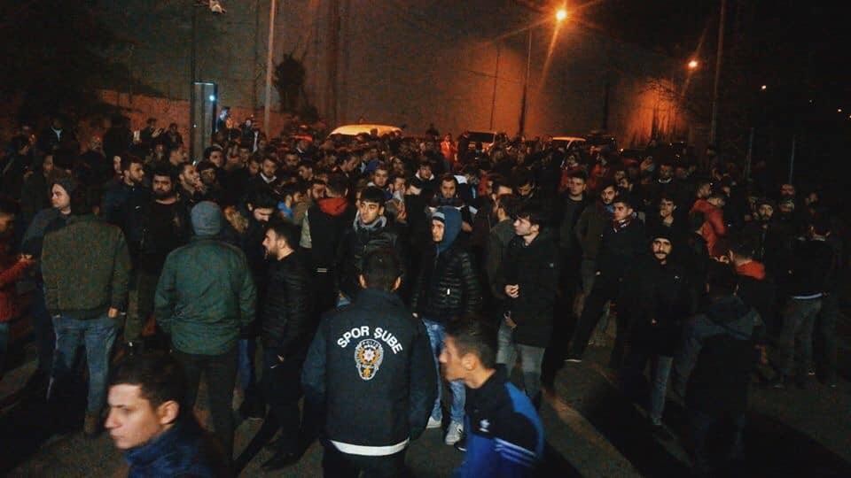 Trabzonspor taraftarlarından Ünal Karaman’a destek 