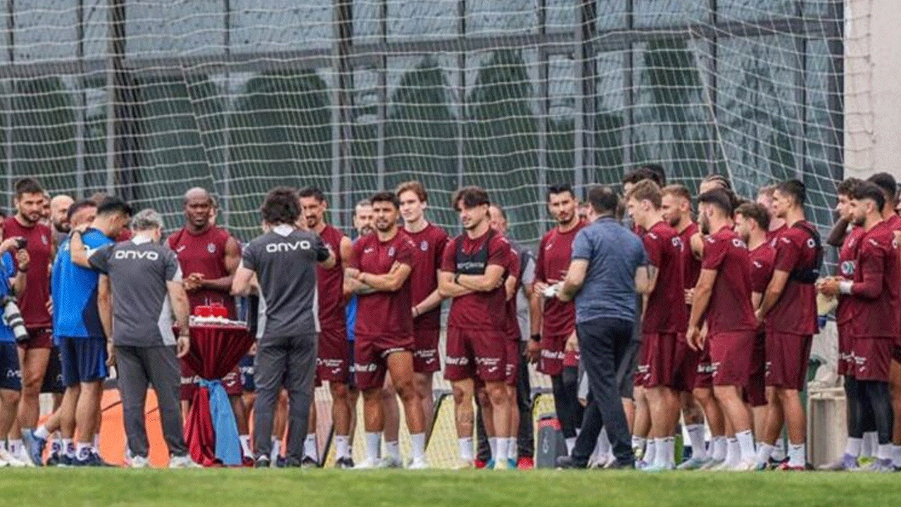 Trabzonspor'da futbolcular Erzurum'da taraftarla bir araya geldi