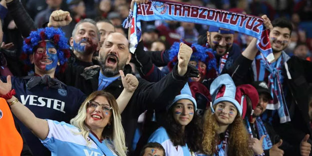 Trabzonsporlu taraftarlar tribünleri doldurdu