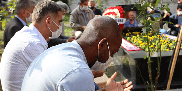 Trabzonspor'un efsane futbolcusu Kadir Özcan anıldı