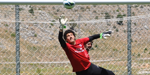 Trabzonspor'un kalecisi beyin kanaması geçirdi