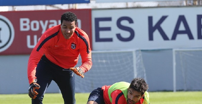 Trabzonspor'un kalesinde Onur-Estaban rekabeti