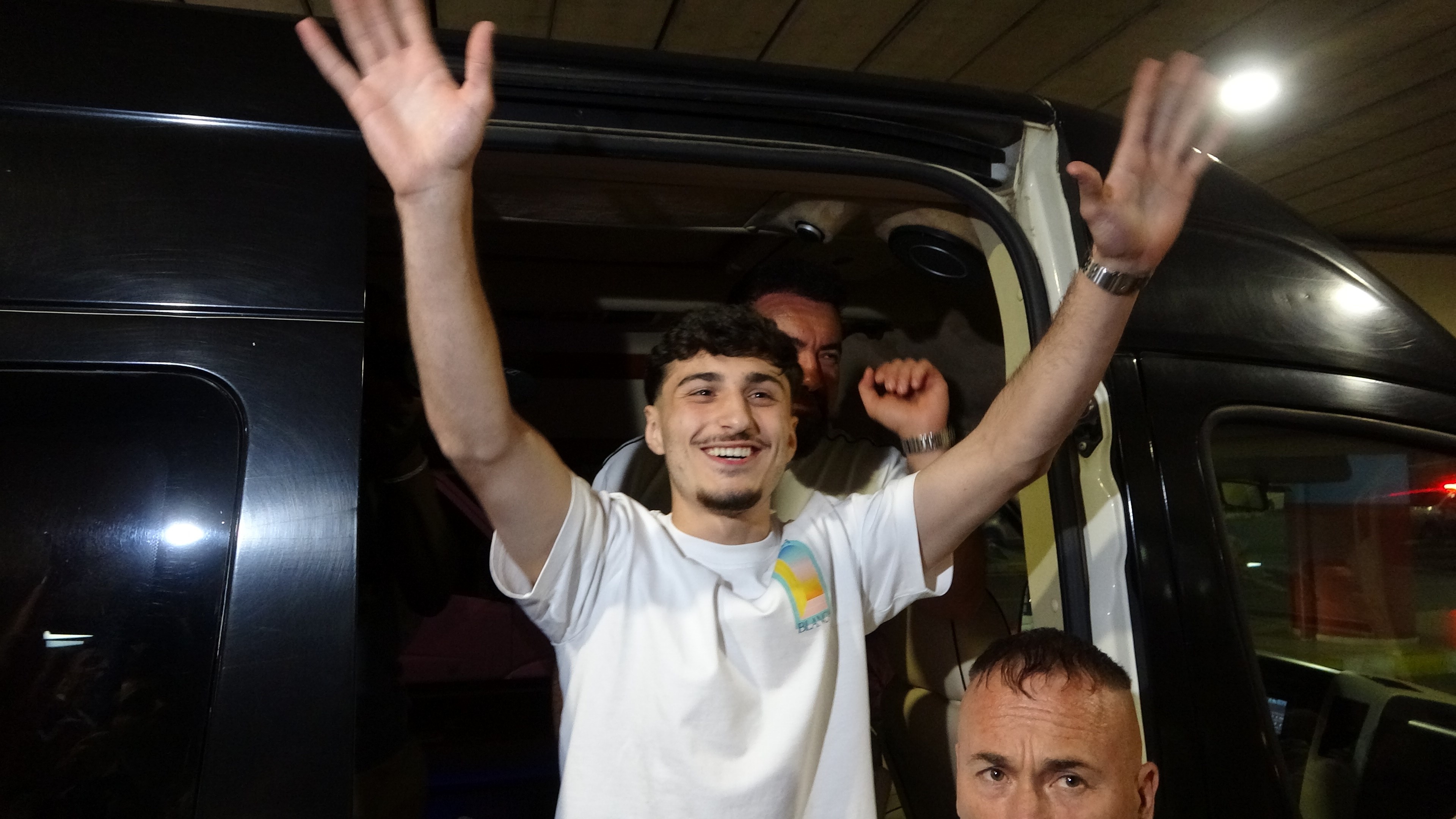 Trabzonspor'un yeni transferi Cihan Çanak, Trabzon'a geldi