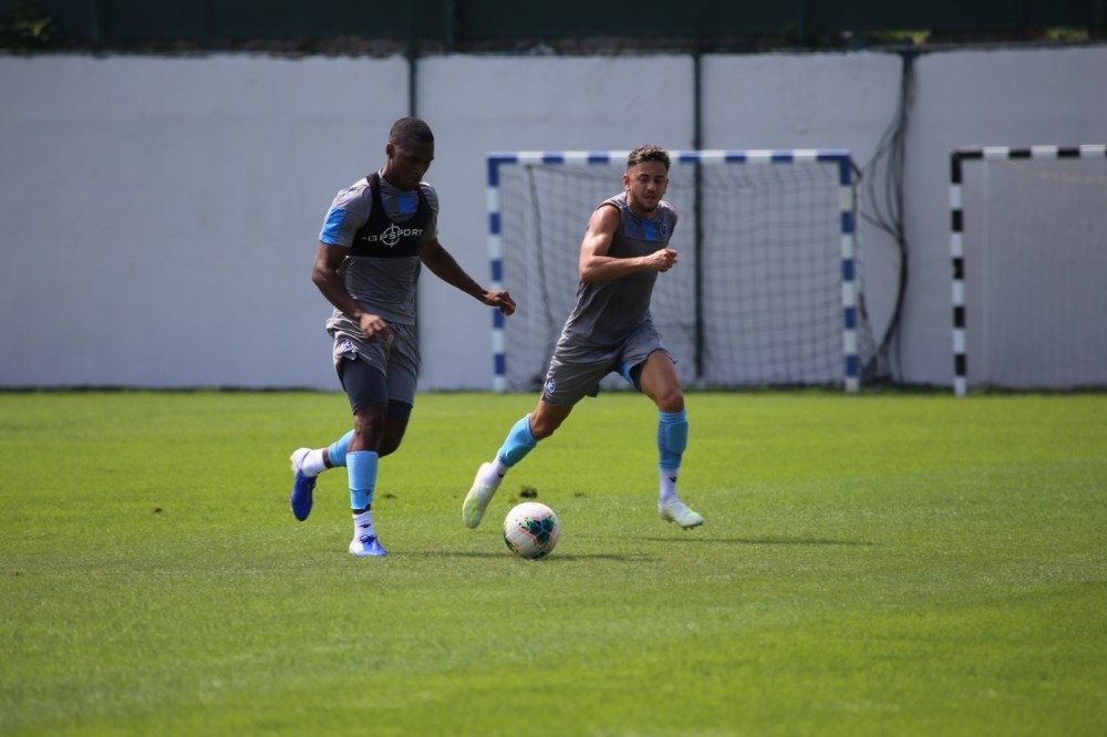 Trabzonspor’un yeni transferi Sturridge, takımla ilk antrenmanına çıktı 
