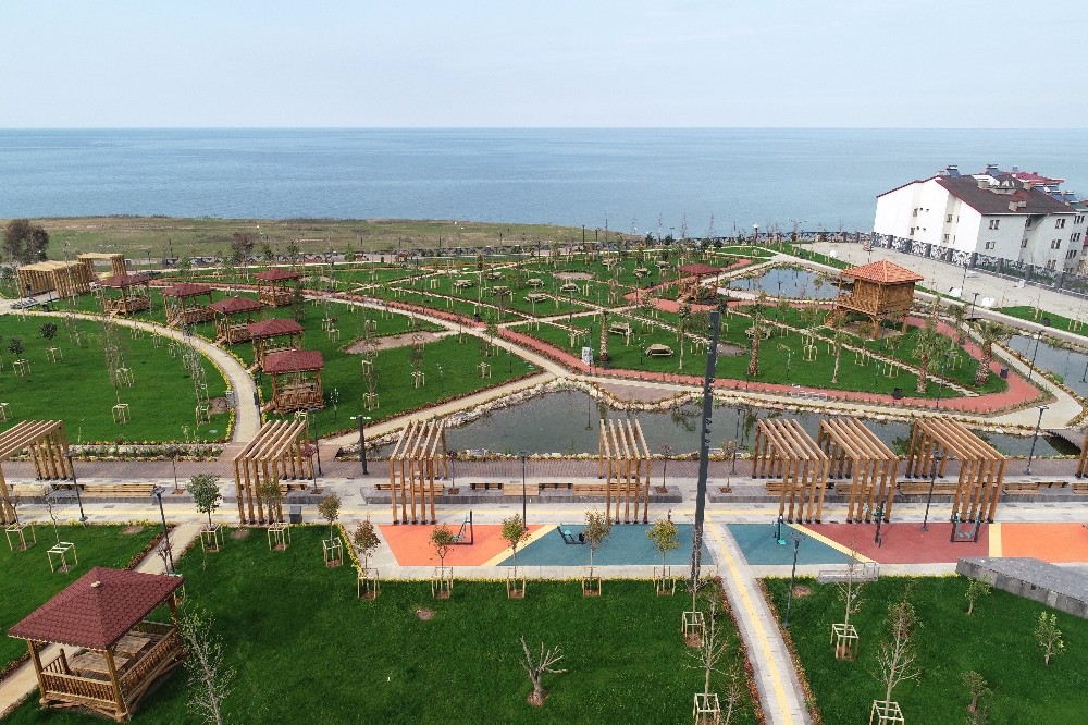 Trabzon’un deniz manzaralı Millet Bahçesi tamamlandı 