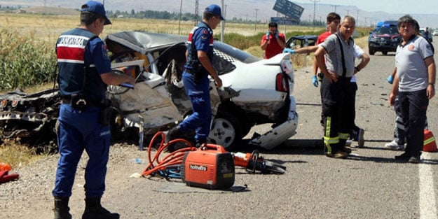 Trafik canavarı yine işbaşında! Zincirleme trafik kazasında 2 ölü, 9 yaralı