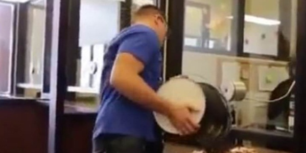 Trafik cezasını bakın nasıl ödedi