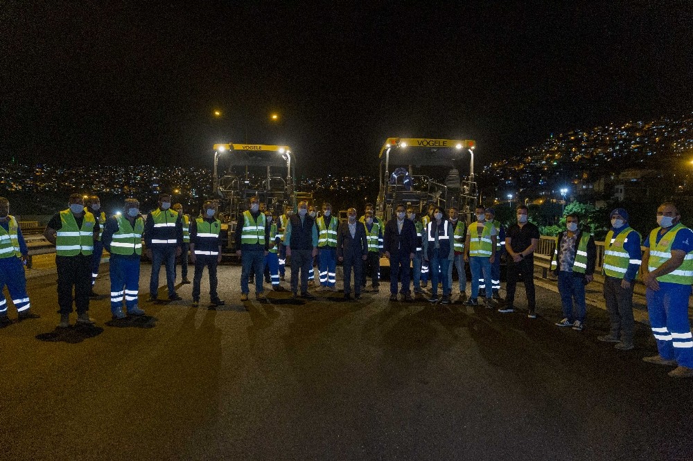 Trafik durdu Büyükşehir yol yaptı 