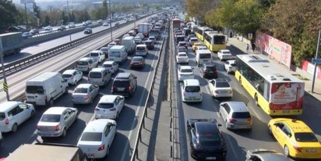 Trafik durdu! E-5'i kilitleyen zincirleme kaza