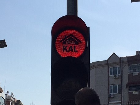 Trafik ışığında mesaj var 