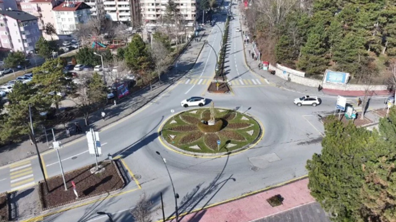 Trafik ışıkları kaldırıldı, kazalar azaldı!