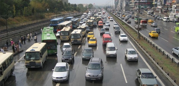 Trafik kazaları en çok hangi gün oluyor?