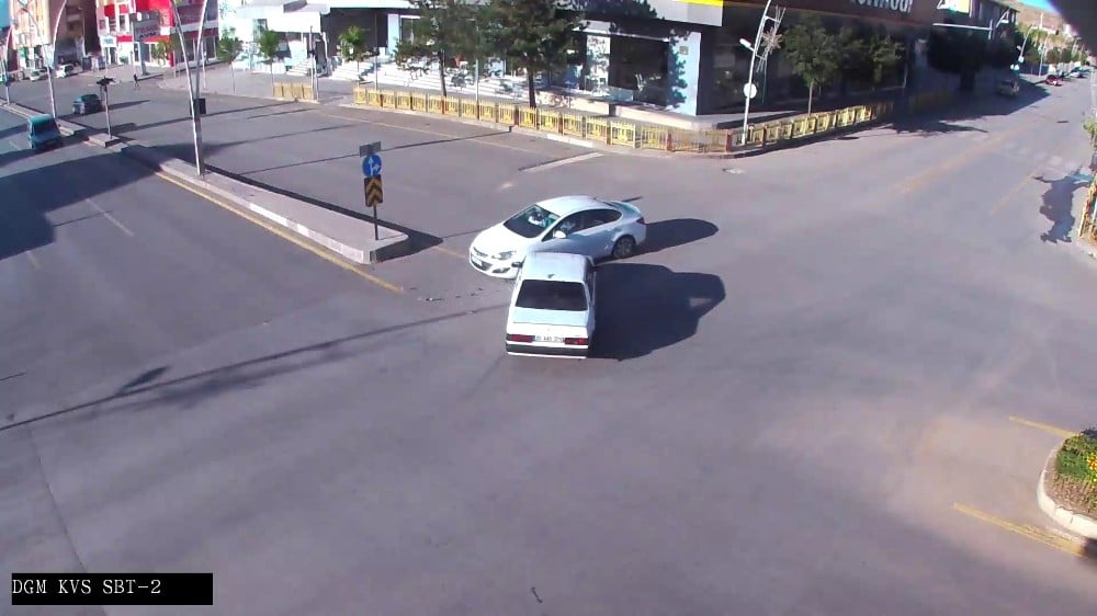 Trafik kazaları kameralara yansıdı 