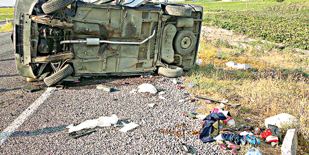 Trafik kazaları yine ağlattı : 4 ölü, 4 yaralı