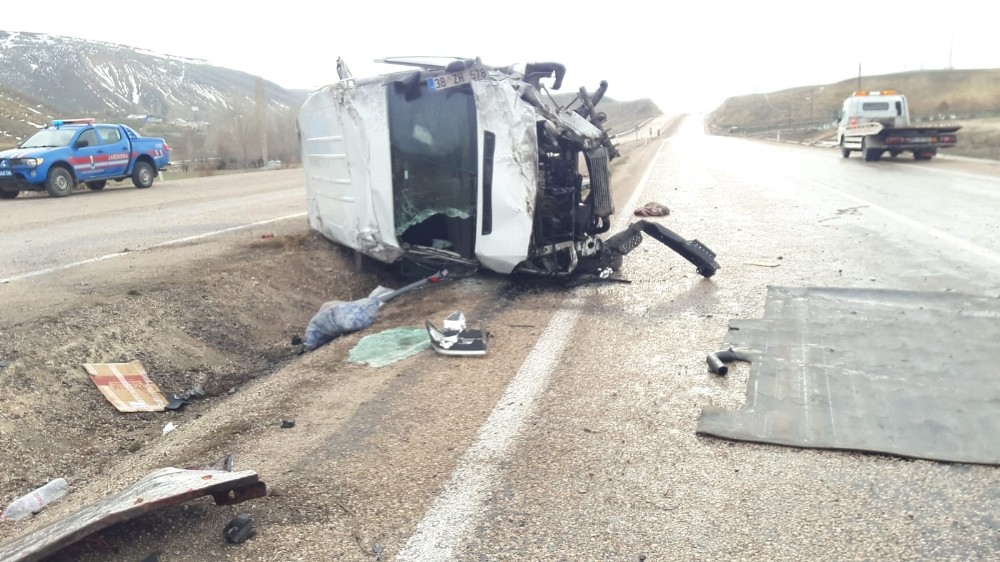 Trafik kazası 2 yaralı 