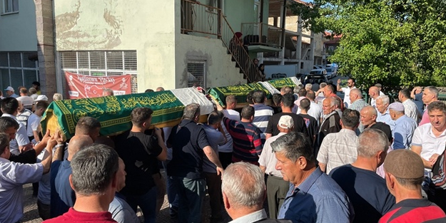 Trafik kazası bir aileyi yok etti!