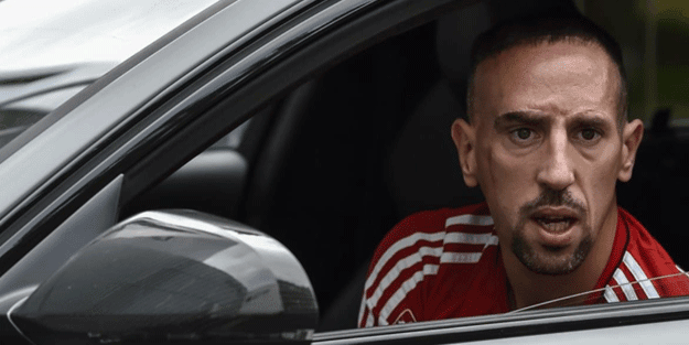 Kaza yapan Ribery, hastaneye kaldırıldı! Hayati tehlikesi...