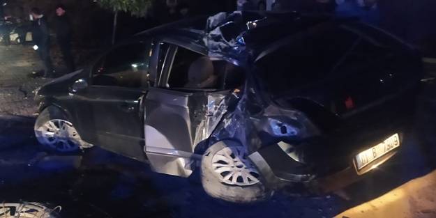 Trafik kazası! İlçenin bir kısmında elektrik kesintisine sebep oldu