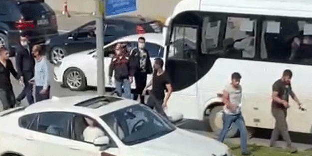 Trafik kazası oldu! Cadde boks ringine döndü