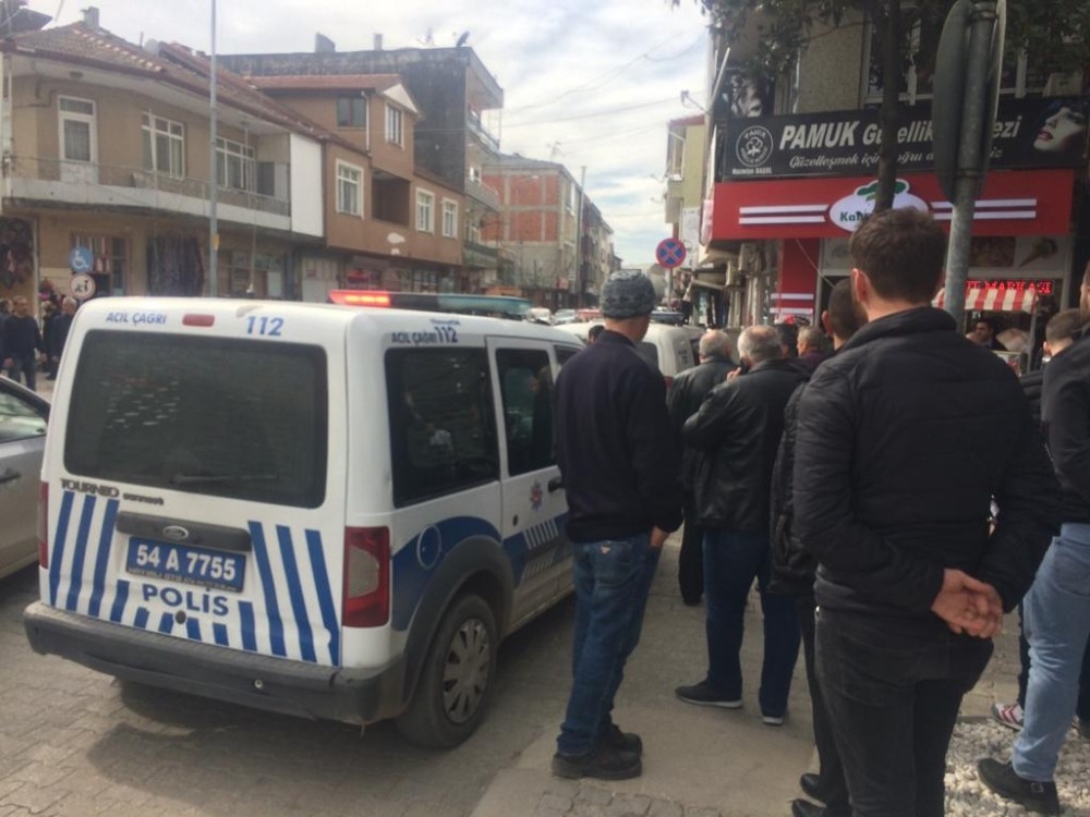 Trafik kazasında annesi yaralanınca öfkesini araçtan çıkardı 