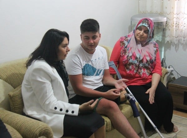 Trafik kazasında ayağını kaybeden gence milletvekilinden destek 
