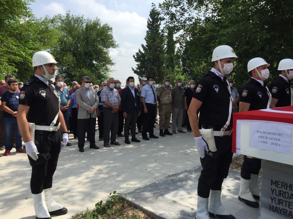 Trafik kazasında hayatını kaybeden polis Osmaniye’de toprağa verildi 