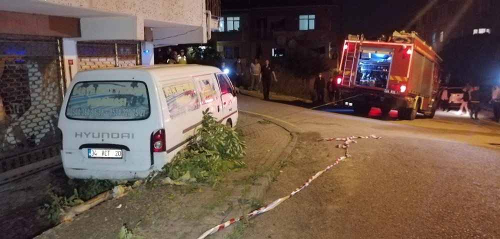 Trafik kazasında korkutan kimyasal madde sızıntısı 